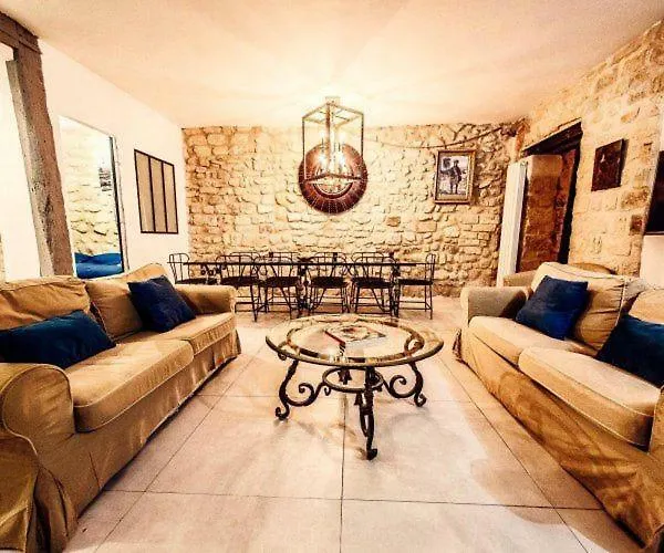 马莱斯庄园公寓 *